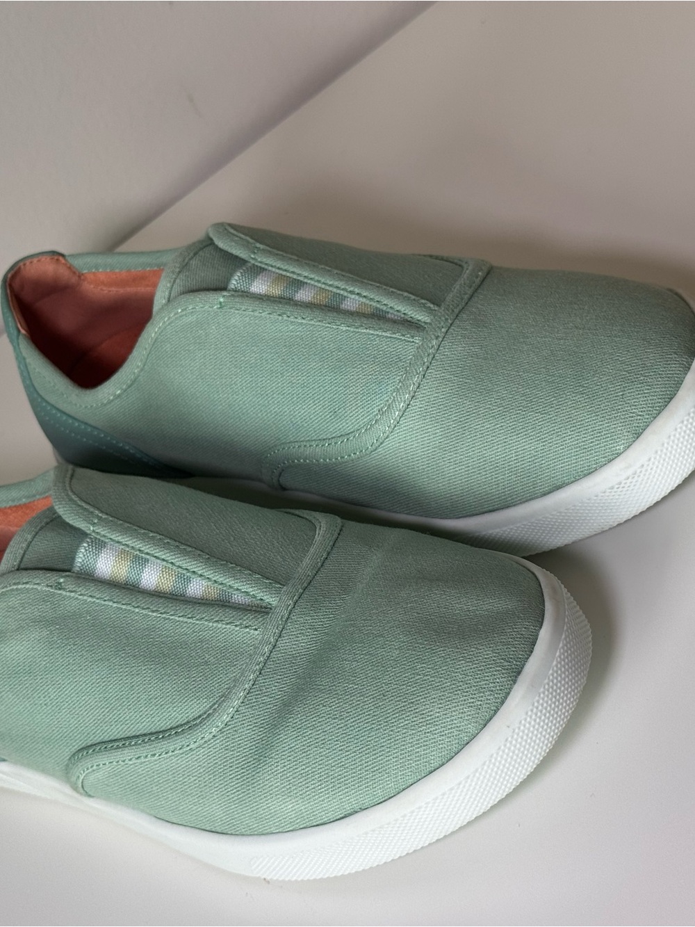 Vionic Women's size 7 Mint Green Nickie Slip-On Sneakers summer causal